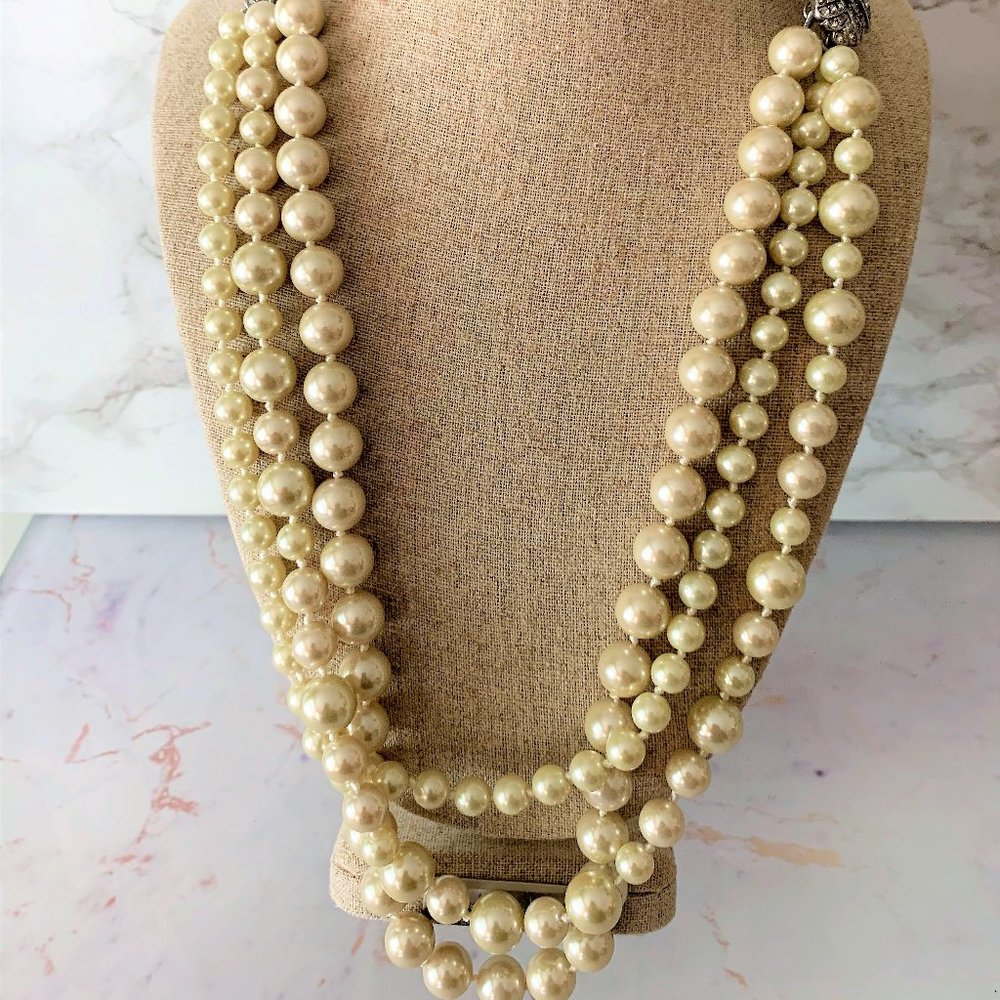 Stella and Dot Daisy Pearl Necklace